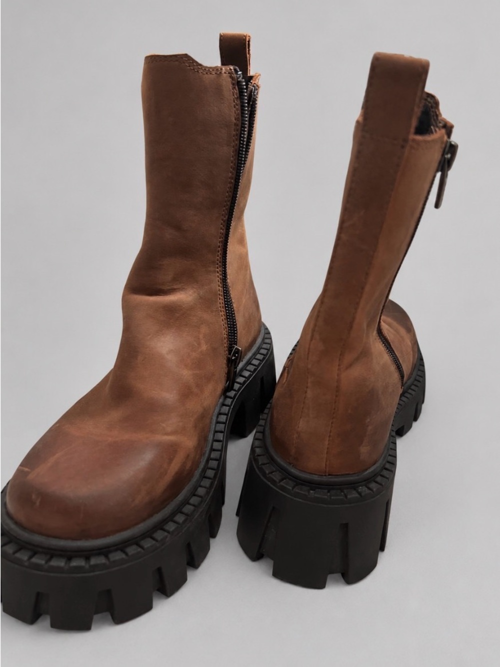 Steve Madden Women’s “CHARGES” brown leather lug-sole Chelsea boots - Picture 2 of 6